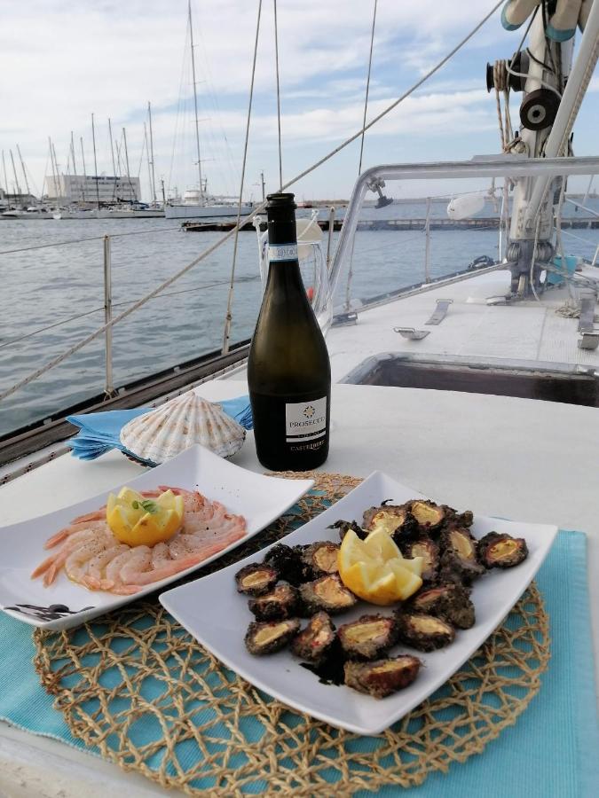 La Tua Stanza A Vela Sul Mare Hotell Bari Exteriör bild