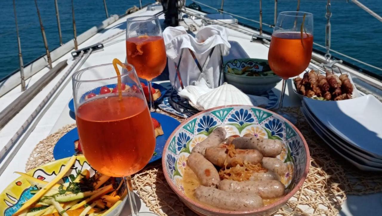 La Tua Stanza A Vela Sul Mare Hotell Bari Exteriör bild