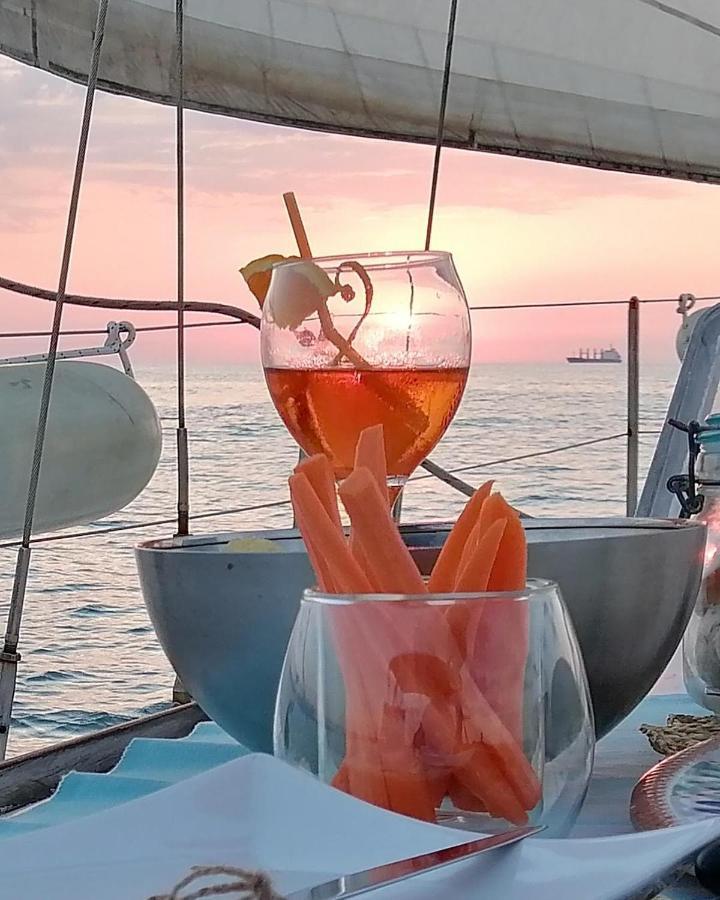 La Tua Stanza A Vela Sul Mare Hotell Bari Exteriör bild