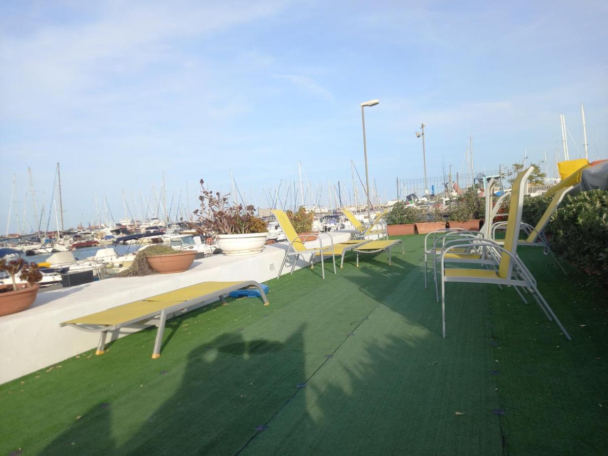 La Tua Stanza A Vela Sul Mare Hotell Bari Exteriör bild